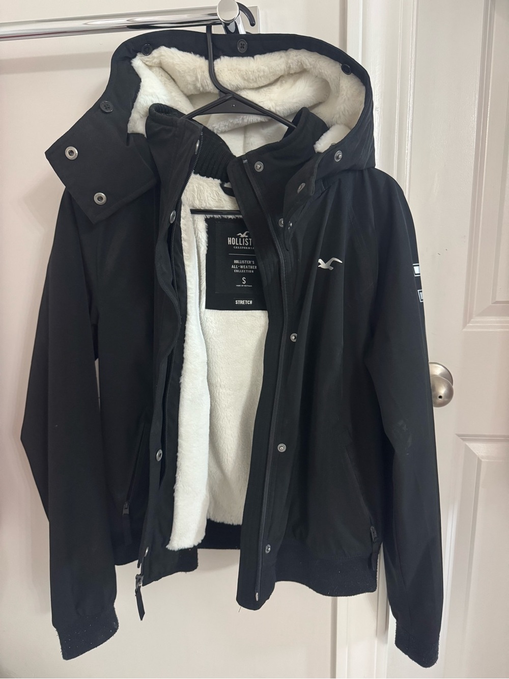 Hollister Women’s Black Sherpa-Lined Hooded Jacket
